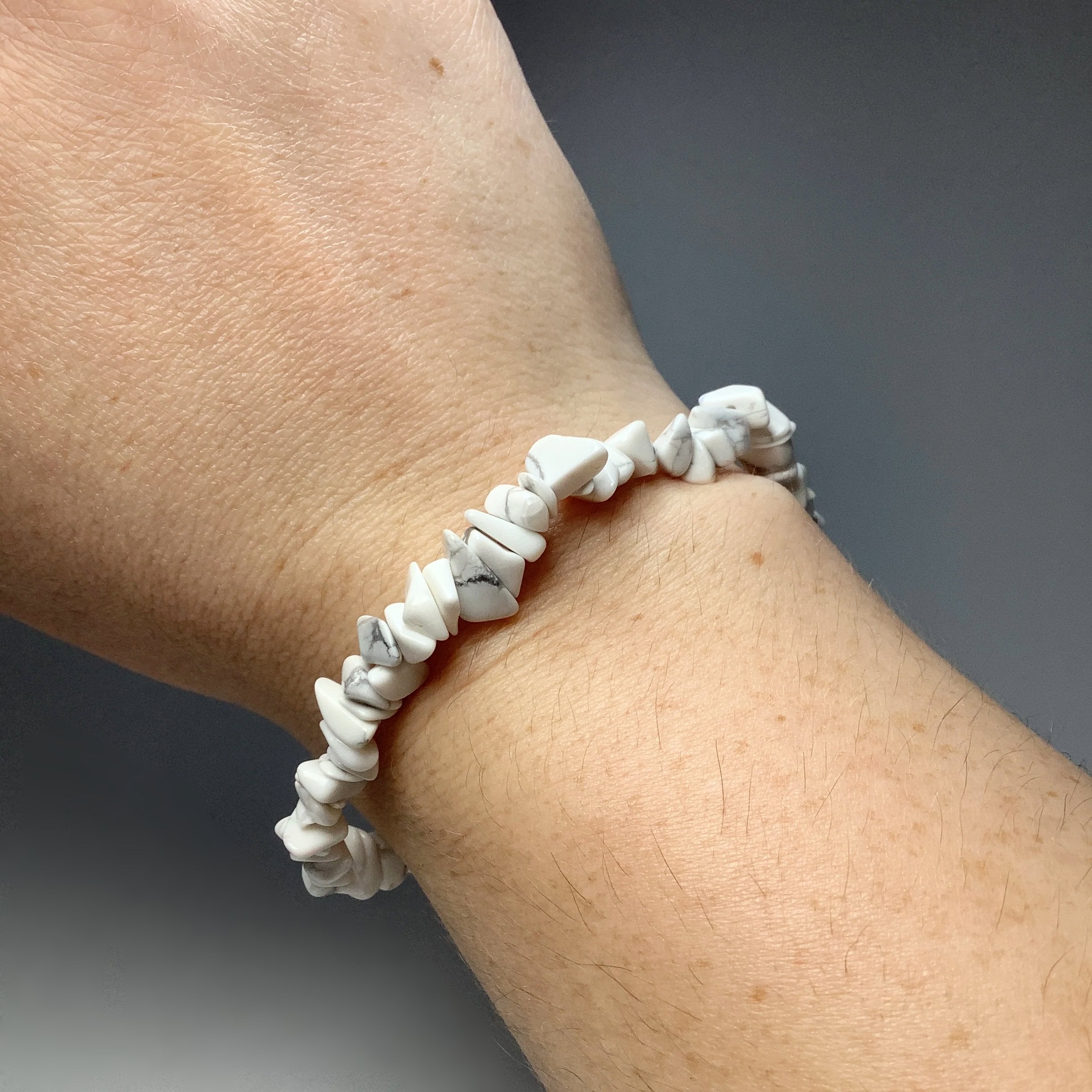 Howlite Chip Beaded Bracelet